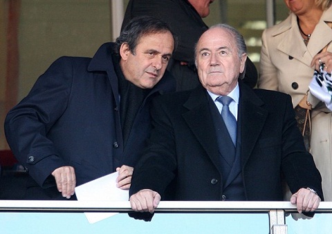 Blatter keo ca Platini vao nhung rac roi cua minh