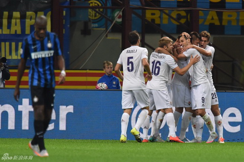 Inter Milan 1-4 Fiorentina Doc co cau bai  tham bai kinh hoang tren san nha hinh anh