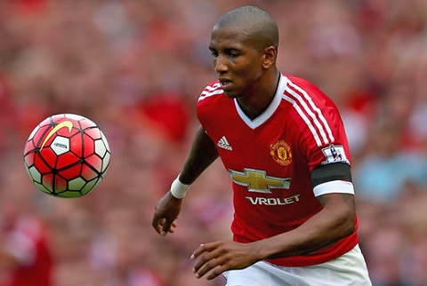 Bị HLV Van Gaal chê không bằng Neymar, Ashley Young nói gì?