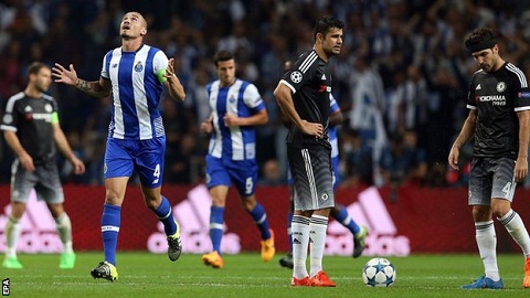 Porto 2-1 Chelsea, Ferdinand chi ra nguyen nhan Chelsea that bai hinh anh