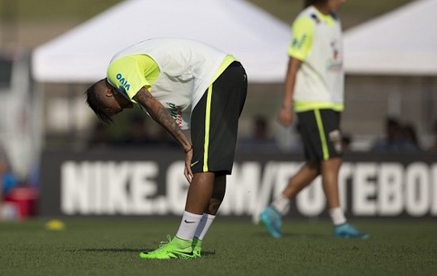 Neymar lại phải nghỉ tập, Barca lo sốt vó