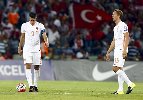 Hà Lan sa sút thê thảm: Trong nỗi nhớ Van Gaal