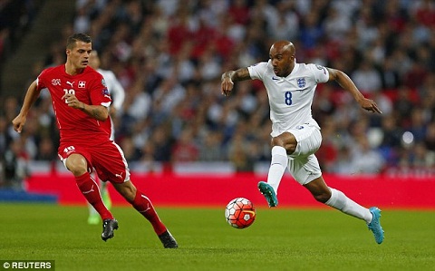 Fabian Delph lập siêu kỉ lục khó ai phá nổi trong trận Anh 2-0 Thụy Sĩ