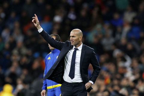 Sa thai HLV Zinedine Zidane, Real bo nhiem Mourinho hinh anh
