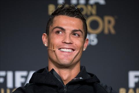 Tien dao Cristiano Ronaldo noi gi sau khi hut Qua bong Vang hinh anh