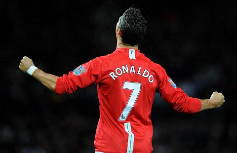 Nếu bạn là fan của Ronaldo hoặc của MU, hãy đến xem hình ảnh về chân sút tài năng này với chiếc áo số 7 điển hình của Manchester United.