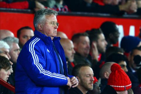 Hiddink xác nhận Chelsea đang tìm kiếm một tiền đạo mới