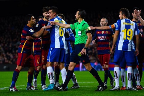 Enrique lo lang ve trong tai truoc tran Bilbao vs Barca hinh anh