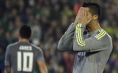 Ronaldo nhat nhoa, Real Madrid hoa may nho trong tai hinh anh