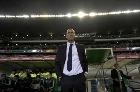 Zidane van hai long du bi cam hoa that vong tran Betis 1-1 Real hinh anh
