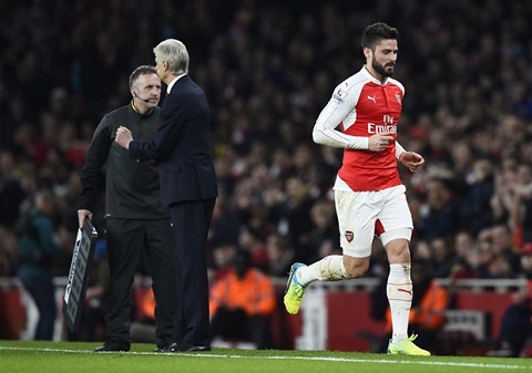Arsene Wenger đã sai khi rút Olivier Giroud ở trận thua Chelsea?