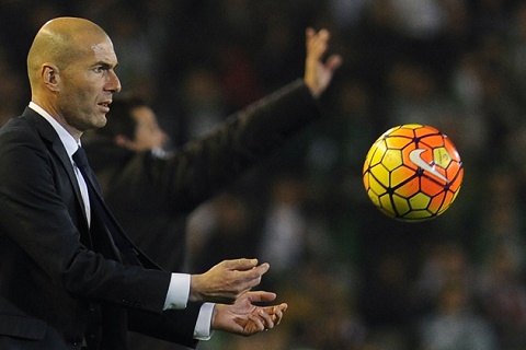 Zidane con rat nhieu viec phai lam voi Real