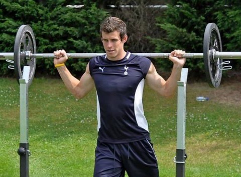 Gareth Bale chua the tro lai trong tran dau voi Roma hinh anh