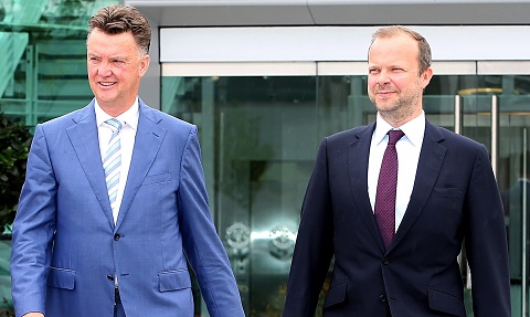 Vì sao M.U chưa sa thải Louis Van Gaal?