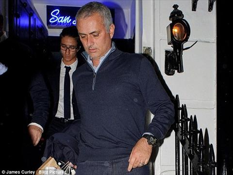 Ve London don sinh nhat lan thu 53, Mourinho tiep tuc tim viec moi hinh anh