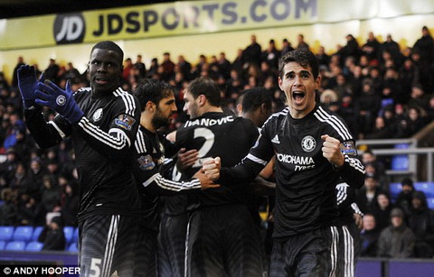 Thấy gì sau trận thắng đầu tiên của Guus Hiddink