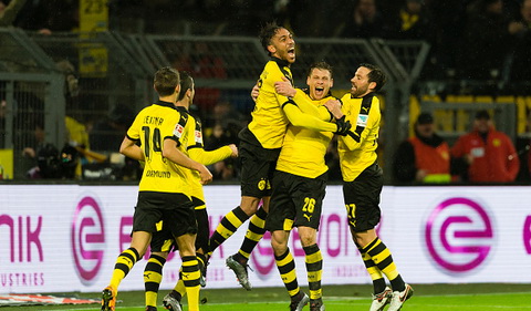 Dortmund 2-0 Ingolstadt Sat thu Aubameyang lai toa sang hinh anh