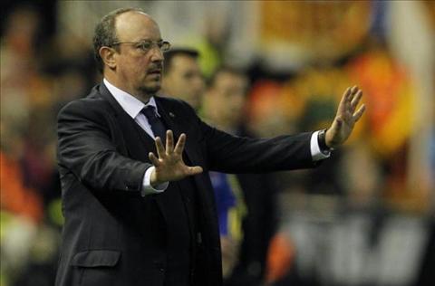 Benitez bị sa thải, trò cũ lại có dịp “ném đá”