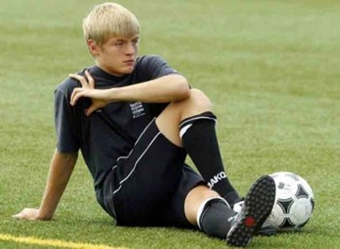 Tiền vệ Toni Kroos: Đứa con bất trị, cầu thủ đa tài (Phần 1)