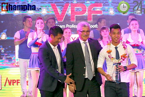 HLV Huu Thang to bi BTC V-League 2016 xuc pham hinh anh
