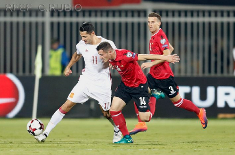 Albania 0-2 TBN (KT) Chat vat gianh lai ngoi dau bang hinh anh