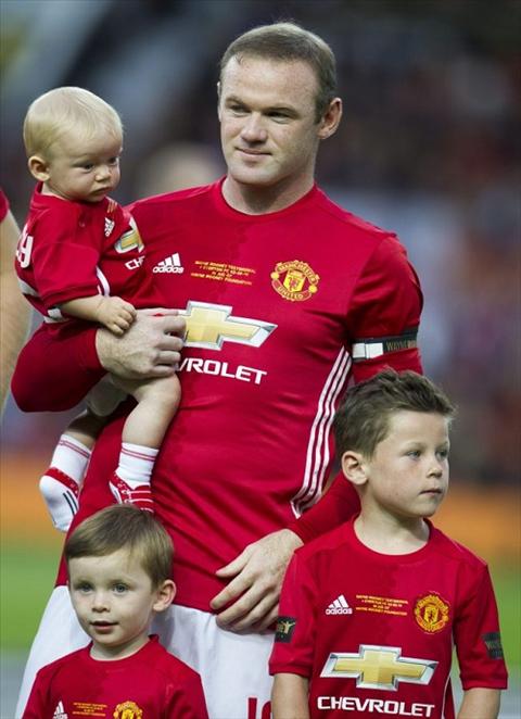 Con trai Wayne Rooney gia nhap doi tre Manchester United hinh anh 2