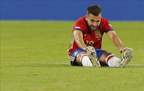 Barcelona buồn vui vì nhân sự hàng thủ