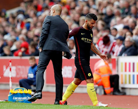 Aguero sung sức ở trận gặp Everton