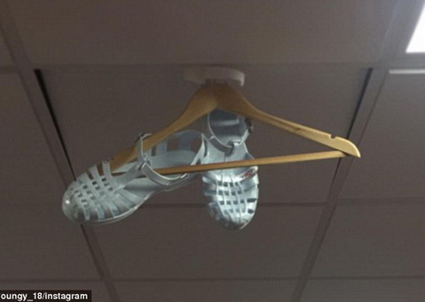 Trung vệ Eric Bailly bị đồng đội ở M.U chọc quê