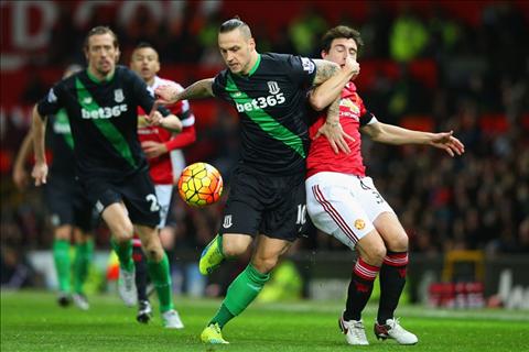MU vs Stoke (18h ngày 2/10): Món quà có độc và kẻ cùng đường