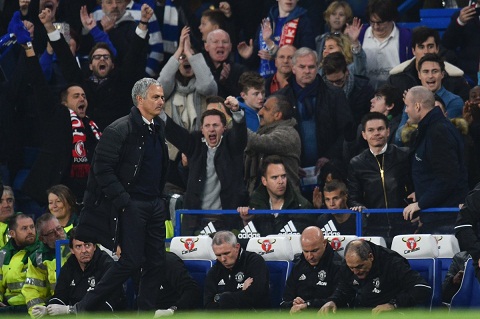 Thua tan tac trong ngay ve Chelsea, Mourinho van noi cung hinh anh