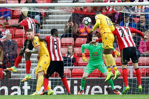 Christian Benteke sẽ trừng phạt Liverpool?