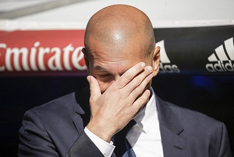 Thua nhan di Zidane, Real dang roi vao khung hoang! hinh anh