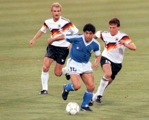 Italia 1990: Lan cuoi cho Diego Maradona5