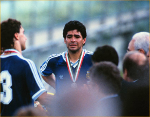 Italia 1990: Lan cuoi cho Diego Maradona4