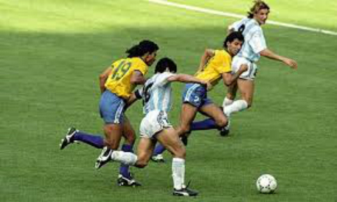 Italia 1990: Lan cuoi cho Diego Maradona2