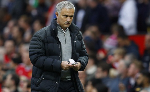 Muốn cứu M.U, Mourinho hãy học tập Conte