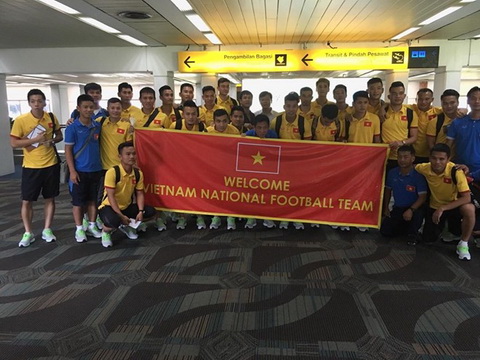 HLV Hữu Thắng cấm học trò tuyển Việt Nam thức khuya ở Indonesia