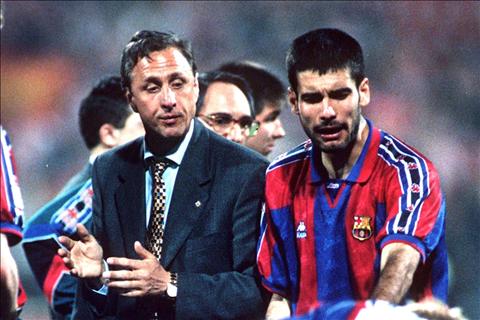 Guardiola kể chuyện bị Cruyff chê: “Cậu còn chậm hơn cả bà tôi”