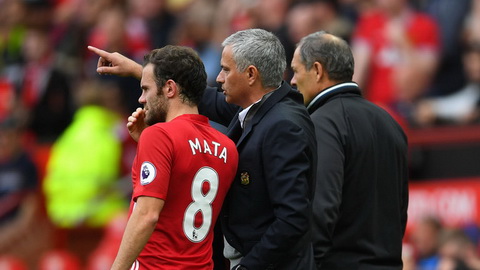 Juan Mata tiet lo khong bao gio noi chuyen tuong lai voi Mourinho.