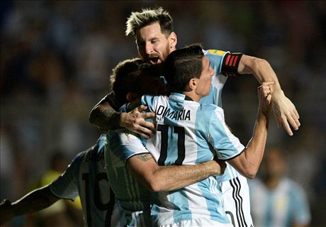 Messi chia vui sau cu sut phat mo ty so. Anh: Reuters
