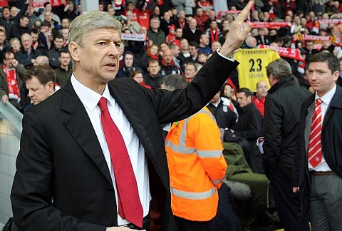 Tại sao HLV Wenger thích sân Anfield hơn Emirates?