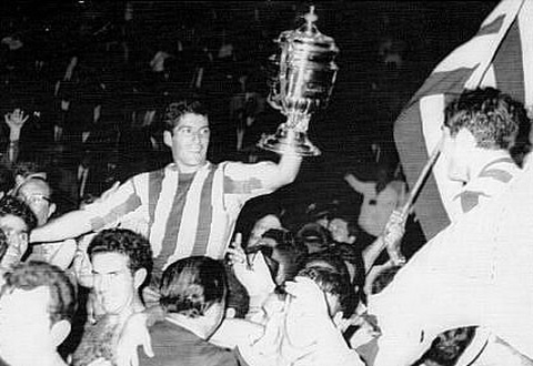 12 ban - Enrique Collar (1952–69): Gan bo voi Atletico Madrid trong suot 15 mua giai, Collar la cau thu co so tran ra san nhieu thu hai trong lich su cau lac bo voi 388 lan.