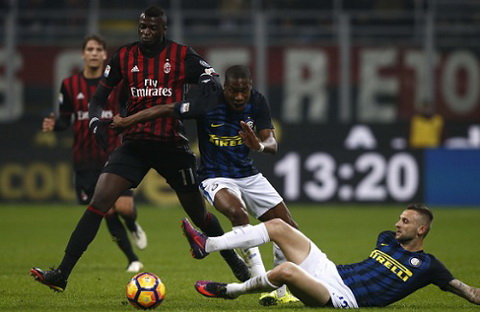 Tong hop AC Milan 2-2 Inter Milan (Vong 13 Serie A 201617) hinh anh