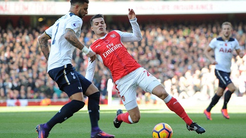 Đày ải Xhaka: Lựa chọn dại dột của Wenger