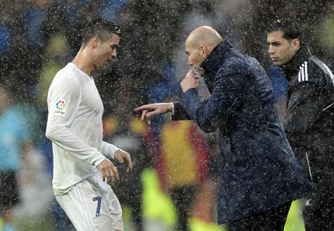 Zidane Cau thu Real la nhung nguoi tot va thong minh hinh anh