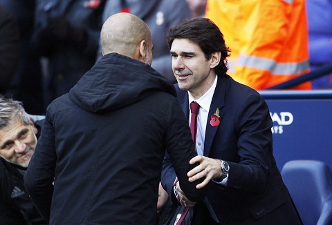 Thêm một HLV chính thức mất việc ở Premier League