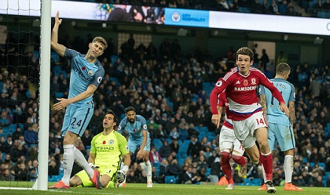 Góc Man City: Hàng thủ kém đừng mơ vô địch