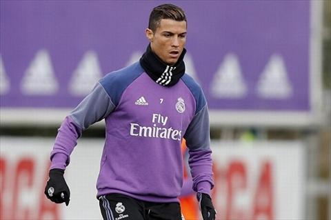 Cristiano Ronaldo khong ung ho 3 trieu euro cho tham hoa may bay hinh anh 2
