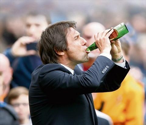 Antonio Conte khuyen khich hoc tro nen uong bia… bu nuoc hinh anh 2